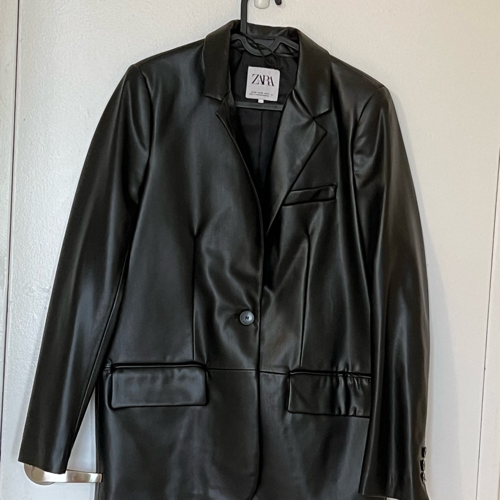 Zara Women's Sleek Black Blazer